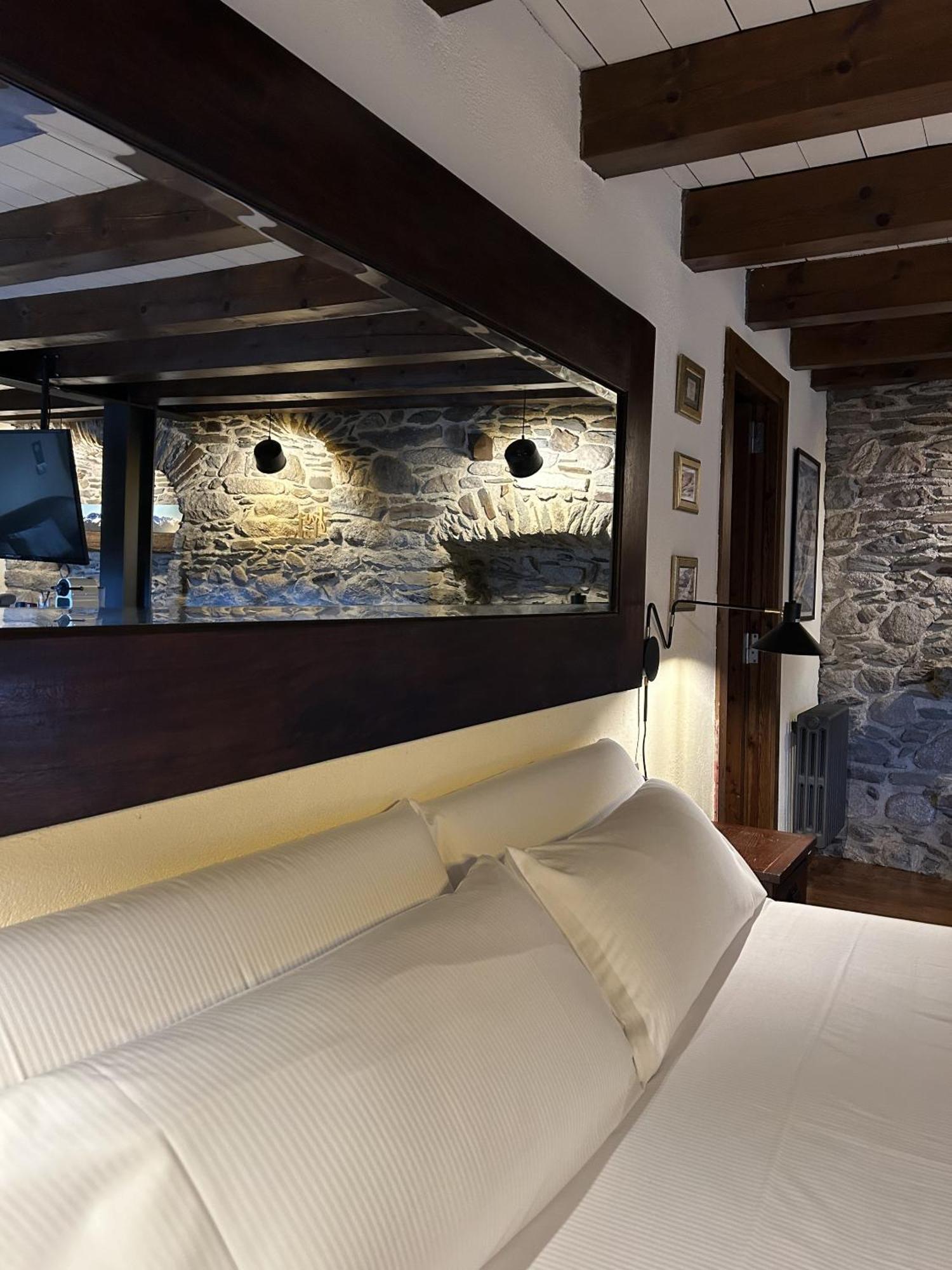 Mas Farner - Adults Only Bed and Breakfast Λίβια Δωμάτιο φωτογραφία